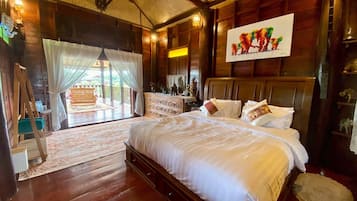 Chambre « Premier », balcon, vue piscine