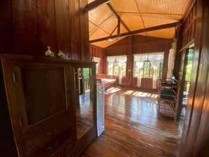 Maison Confort, vue jardin | Intérieur