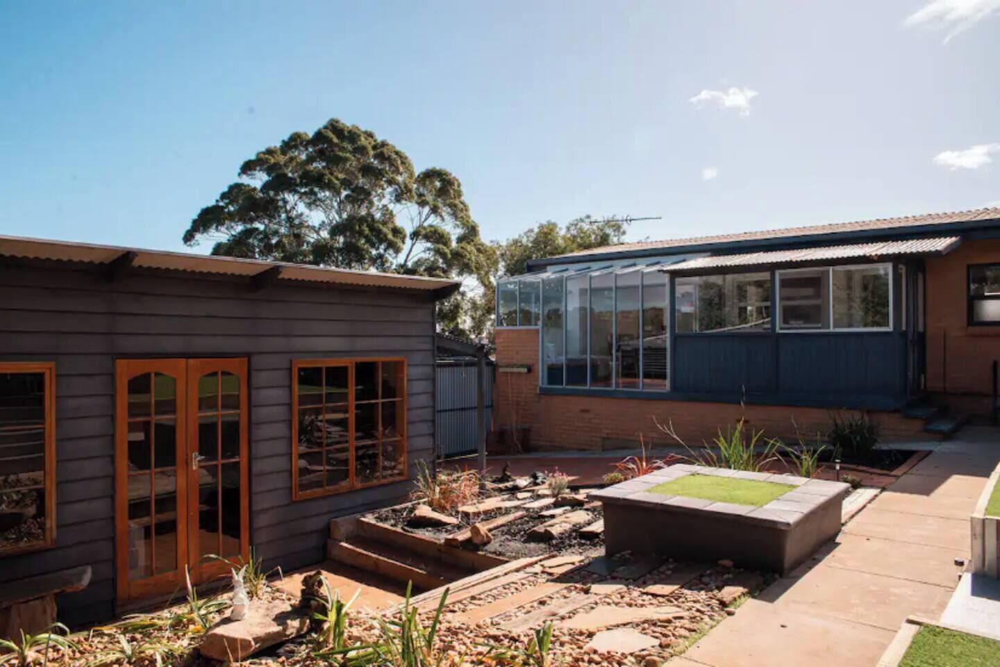 المنشأة من الخارج