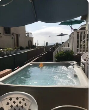 Outdoor spa tub - Near Oceanfront Mission Beach! Views/Spa/Patio/Parking/Best Location -> Value! (San Diego)
