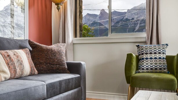 Living area - 2BR Red Cedar Lodge near Banff w/ Mountain Views (Harvie Heights)