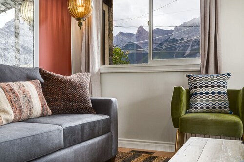 2BR Red Cedar Lodge near Banff w/ Mountain Views