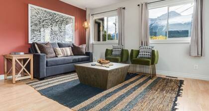 2BR Red Cedar Lodge near Banff w/ Mountain Views
