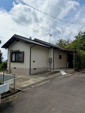 Exterior - A house with a special interior overlooking the Seto Inland Sea from the windows (perfect for cycling!) (尾道市)