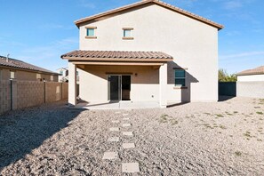 Exterior - 4 Bedroom Desert Oasis / Large Yard / Sleeps 8 (Casa Grande)