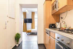 Basic-Apartment | Eigene Küche | Ofen, Herdplatte, Kochgeschirr/Geschirr/Besteck