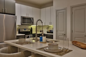 Mikrowelle, Ofen, Herdplatte, Geschirrspüler