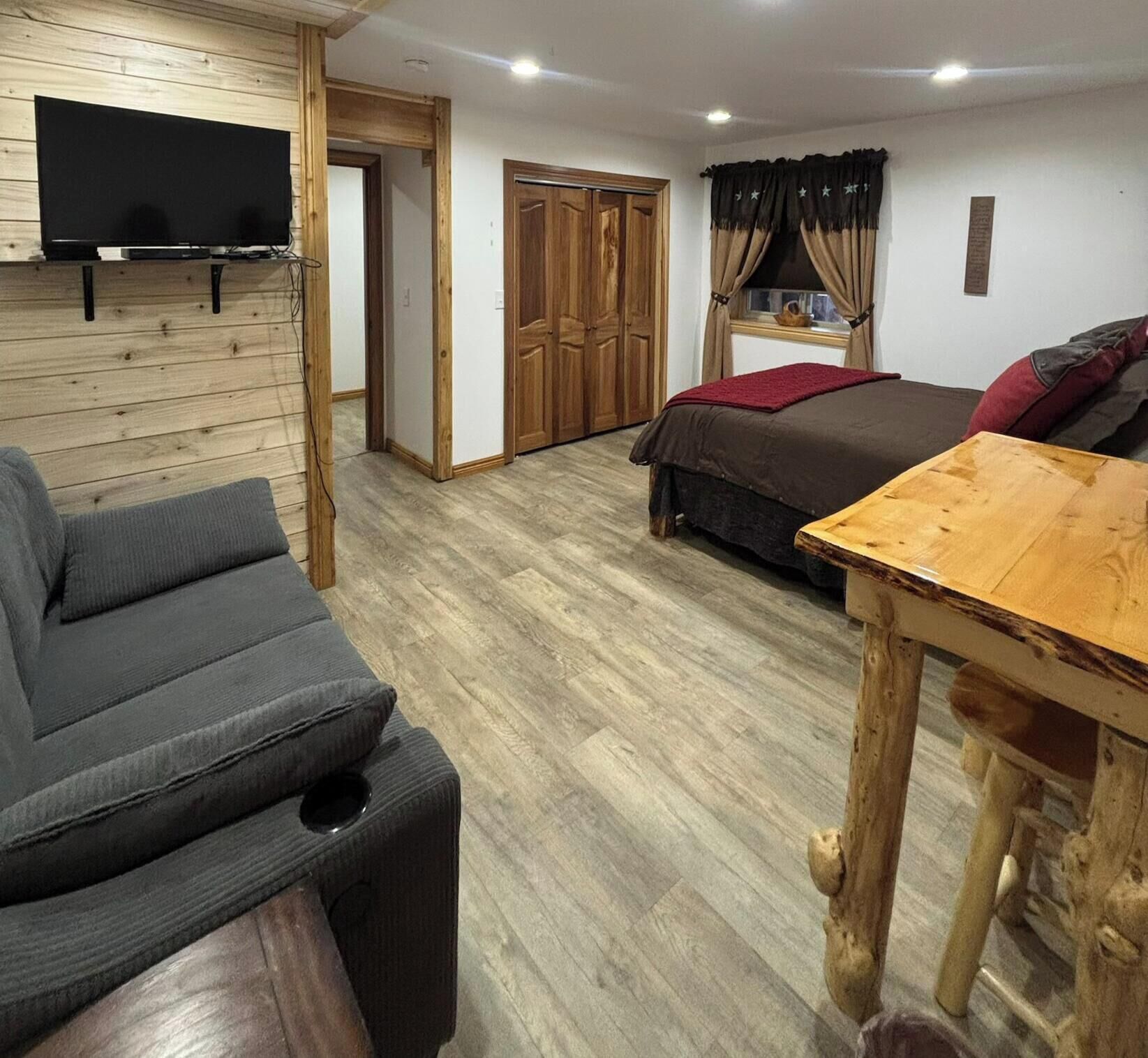 1 chambre, fer et planche à repasser, accès au Wi-Fi (inclus)
