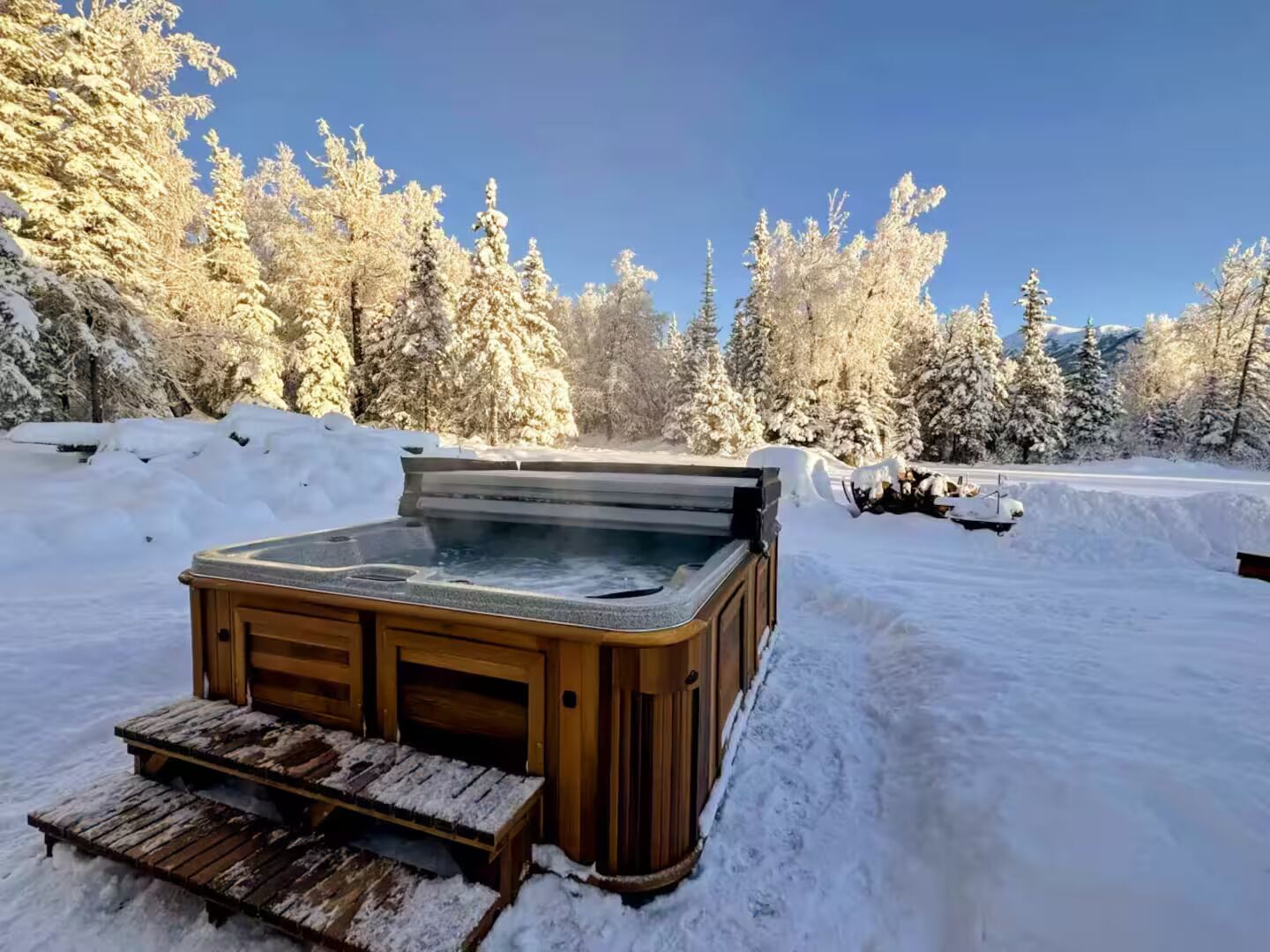Outdoor spa tub