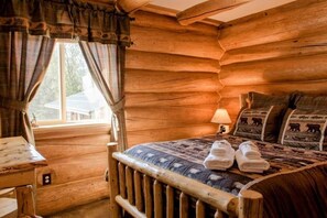 6 bedrooms, free WiFi - Alaska Knotty Pine B&B Log House~ Hot Tub, Sauna (Lazy Mountain)