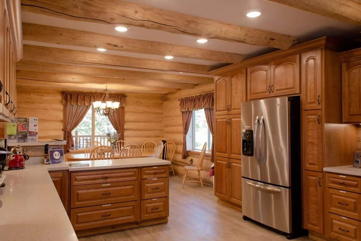 Kjøleskap, mikrobølgeovn, ovn og oppvaskmaskin