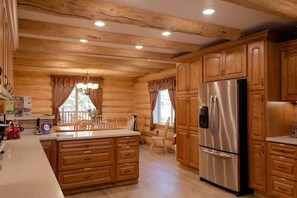 Réfrigérateur, micro-ondes, four, lave-vaisselle