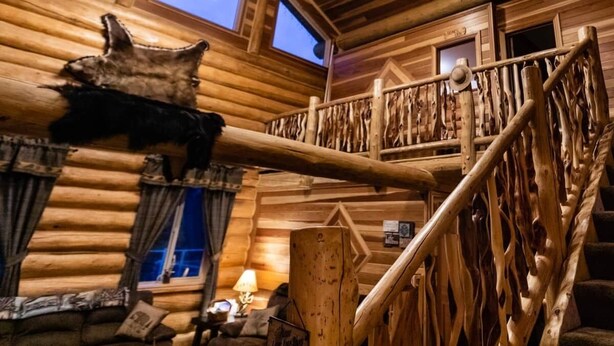 Interior - Cowboy's Corral~En-Suite Bathroom~Cozy 1 Queen Bed@ Alaska Knotty Pine B&B (Lazy Mountain)