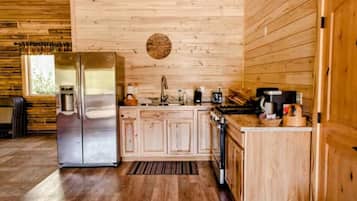 Kjøleskap, ovn og papirhåndklær