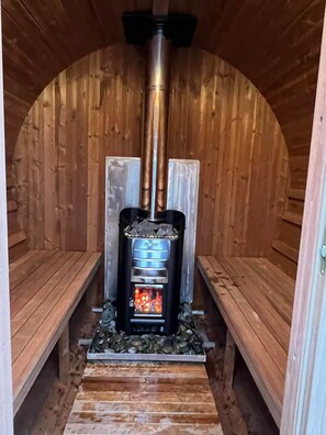 Sauna - Bear's Den Room @ Alaska Knotty Pine B&B (Lazy Mountain)