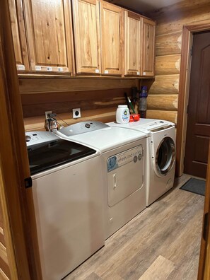 Interior - Bear's Den Room @ Alaska Knotty Pine B&B (Lazy Mountain)