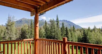 Mountain View Suite @ Alaska Knotty Pine B&B