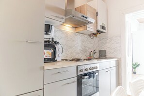 Basic Apartment | Private kitchen | Fridge, microwave, oven, stovetop - Beautiful 2BR Apt Near Meidling Station (Vienna)