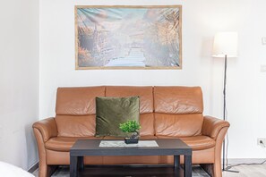Basic Apartment | Iron/ironing board, free WiFi - Beautiful 2BR Apt Near Meidling Station (Vienna)
