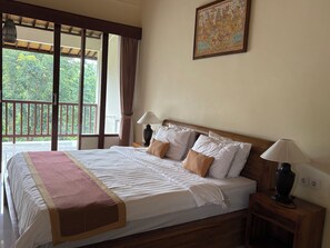 Double or Twin Room, Pool View | Free WiFi - Raka Rai Bungalow (Gianyar)