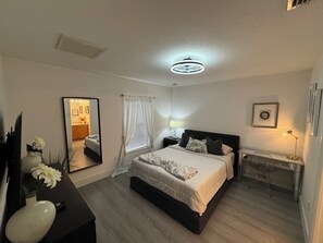 Tabla de planchar con plancha, wifi y ropa de cama 