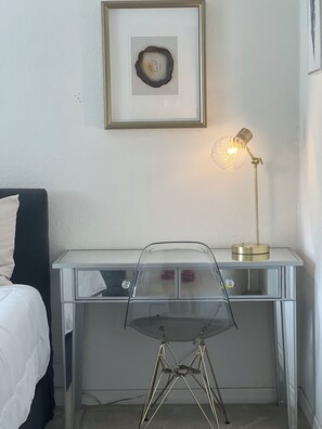 Iron/ironing board, WiFi, bed sheets - Perfect 3-bedroom house with AC in quaint Port Charlotte (Port Charlotte)