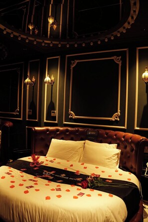 Classic Double Room, 1 King Bed, Non Smoking | Desk, free WiFi - 6 SENSES HOTEL (Ha Noi)