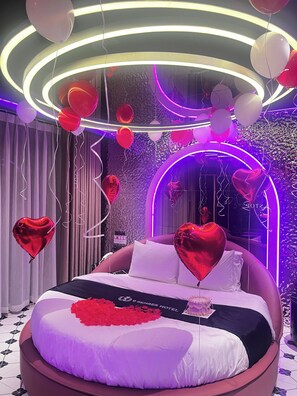 Luxury Double Room, Non Smoking, City View | Living area - 6 SENSES HOTEL (Ha Noi)