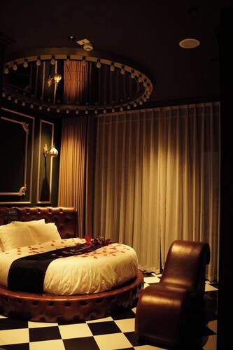 6 SENSES HOTEL