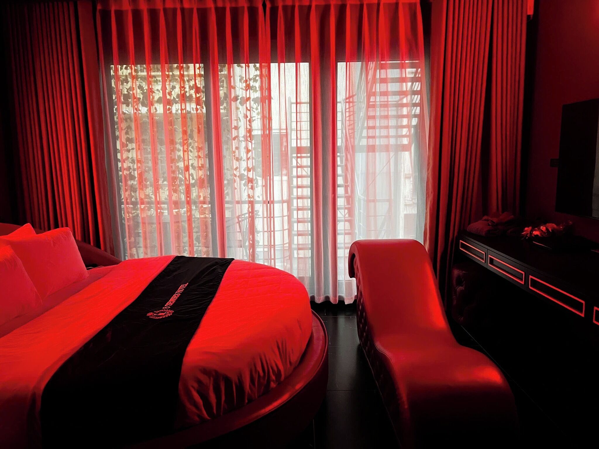 Chambre luxueuse double, 1 très grand lit, non-fumeur | Bureau, accès au Wi-Fi (inclus)