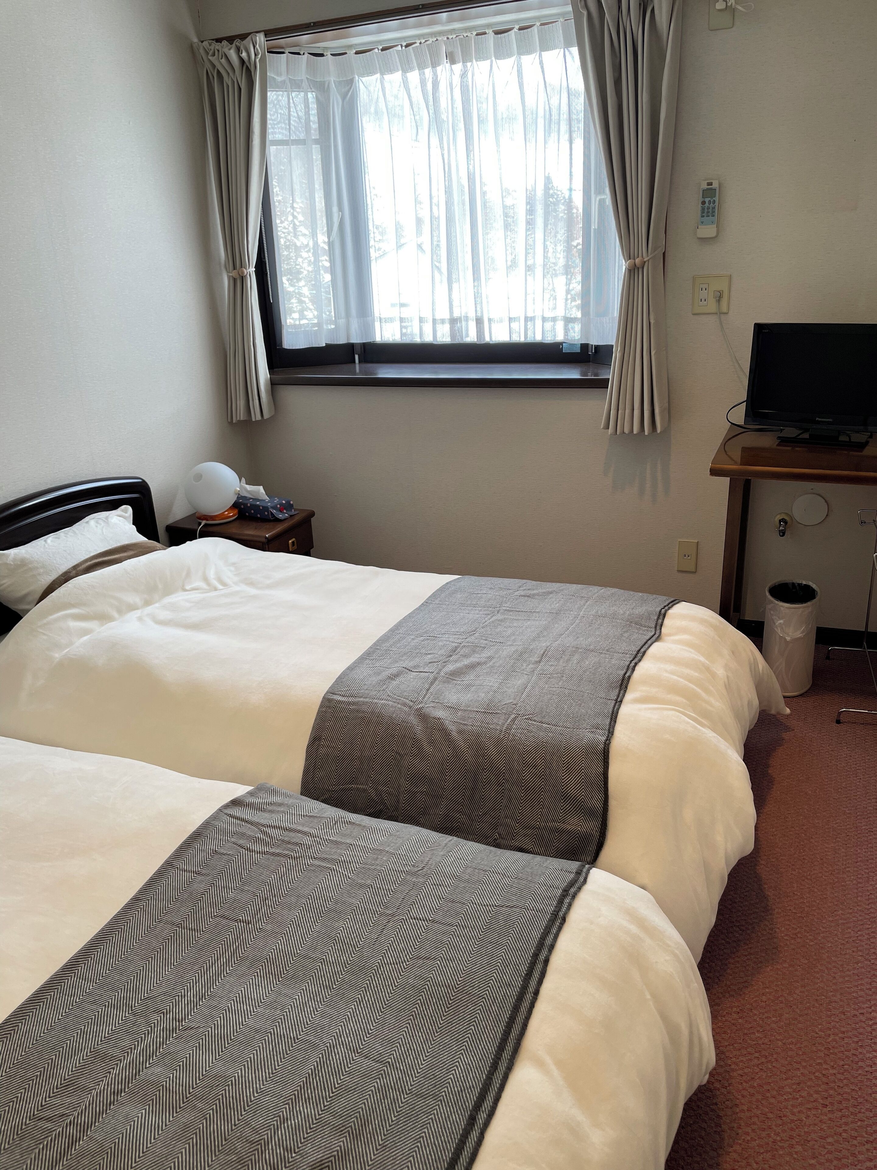 Basic Twin Room, 2 Twin Beds, Private Bathroom, Mountain View | Free WiFi