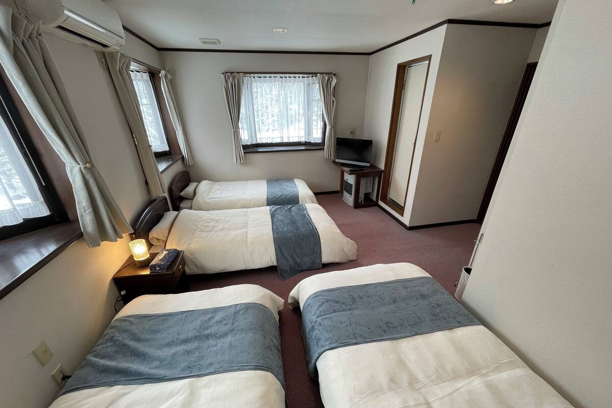 Basic Quadruple Room, Multiple Beds, Pets Allowed, Mountain View | Free WiFi