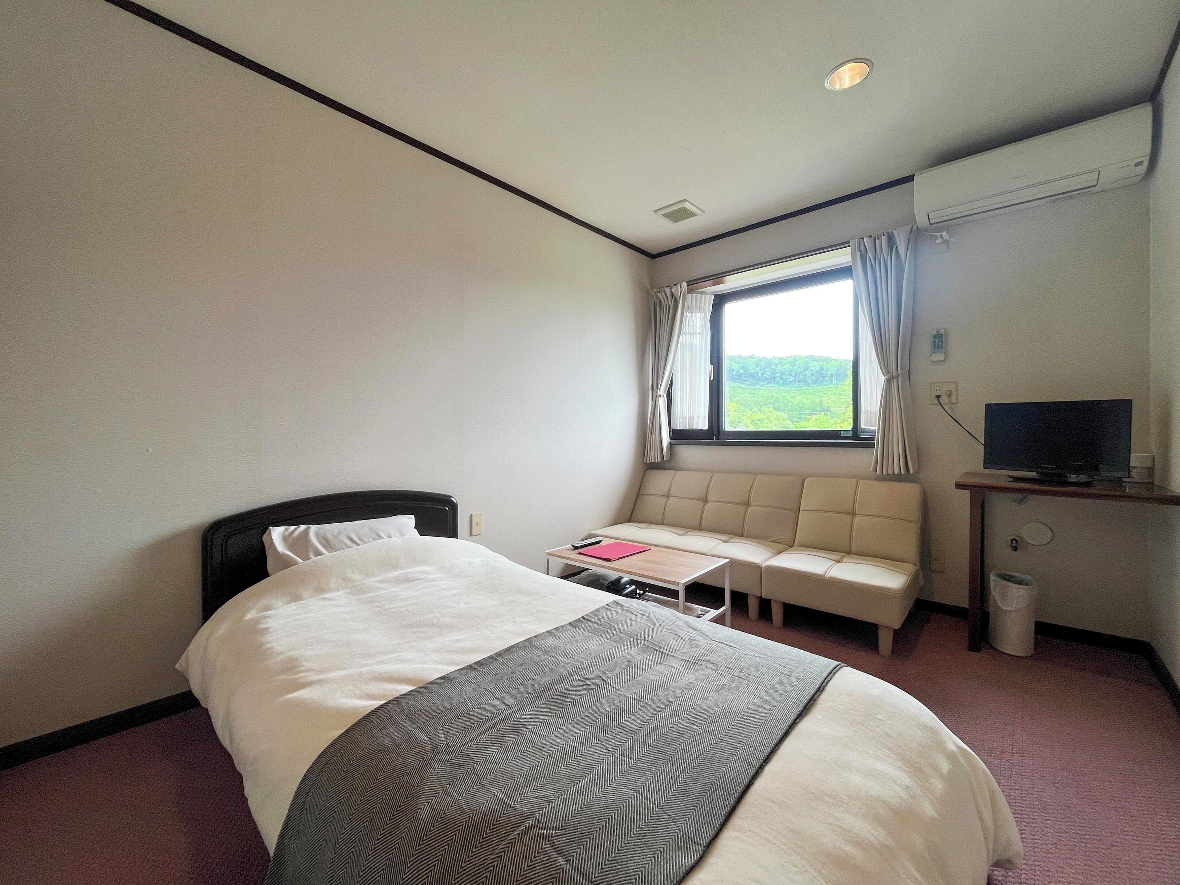 Twin Room | Free WiFi, bed sheets