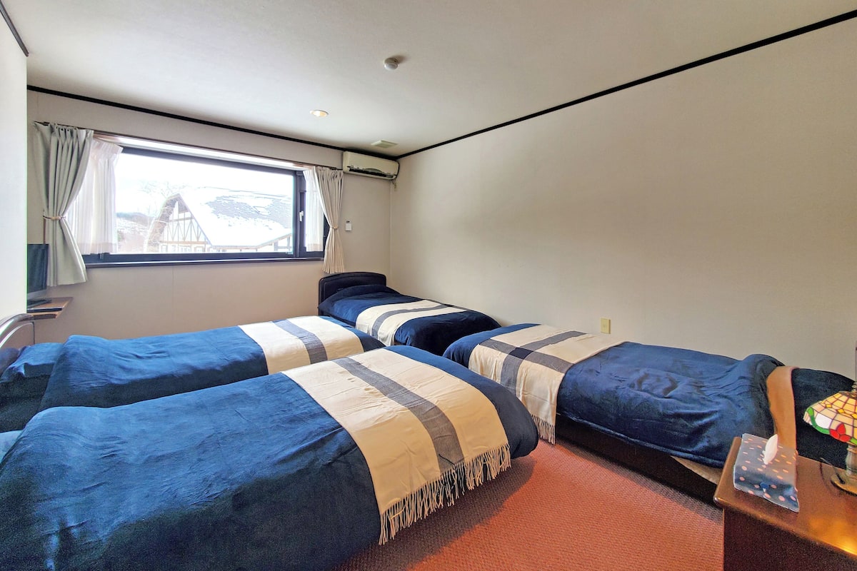 Habitación cuádruple, varias camas | Wifi gratis