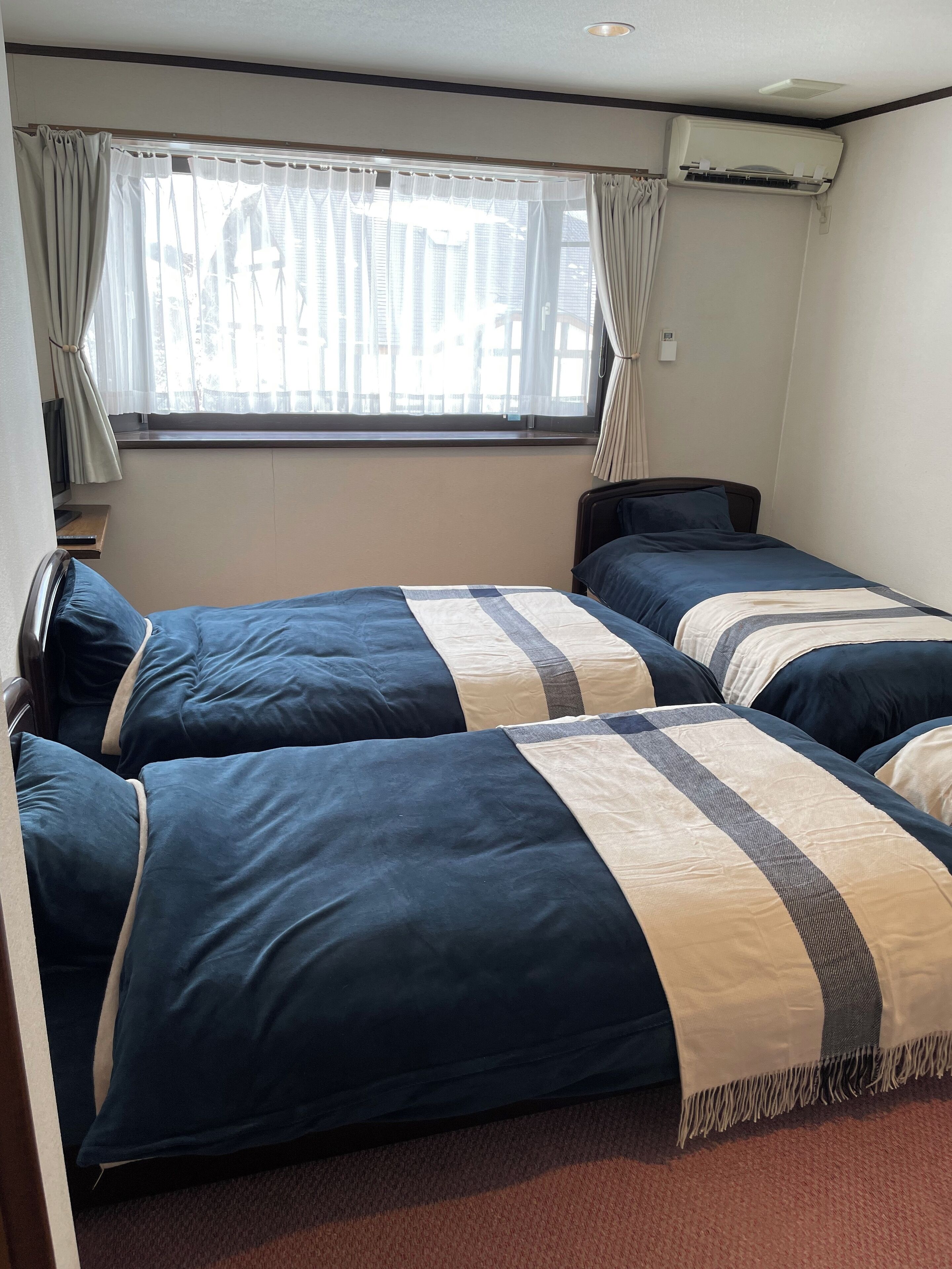 Neljän hengen perushuone, useita sänkyjä, lemmikit sallittu, vuoristonäköala | Ilmainen Wi-Fi