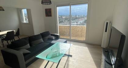 Apartment in Auch with breathtaking views of the Pyrenees