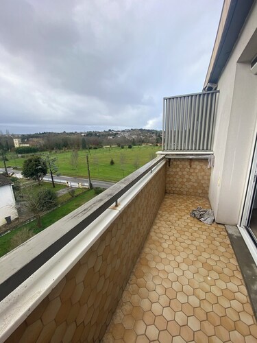 Apartment in Auch with breathtaking views of the Pyrenees