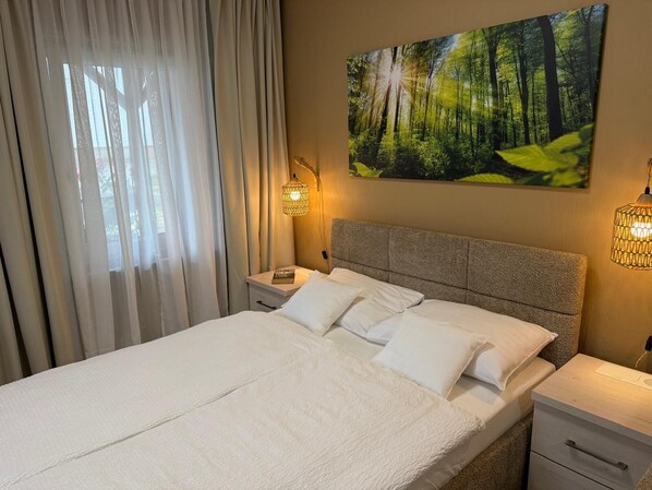 Tabla de planchar con plancha, wifi y ropa de cama 