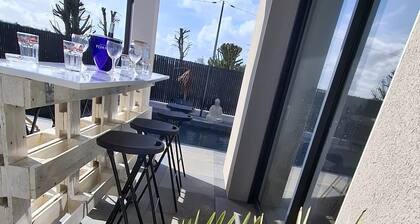 Villa plain-pied 4 ch piscine jacuzzi terrain de pétanque