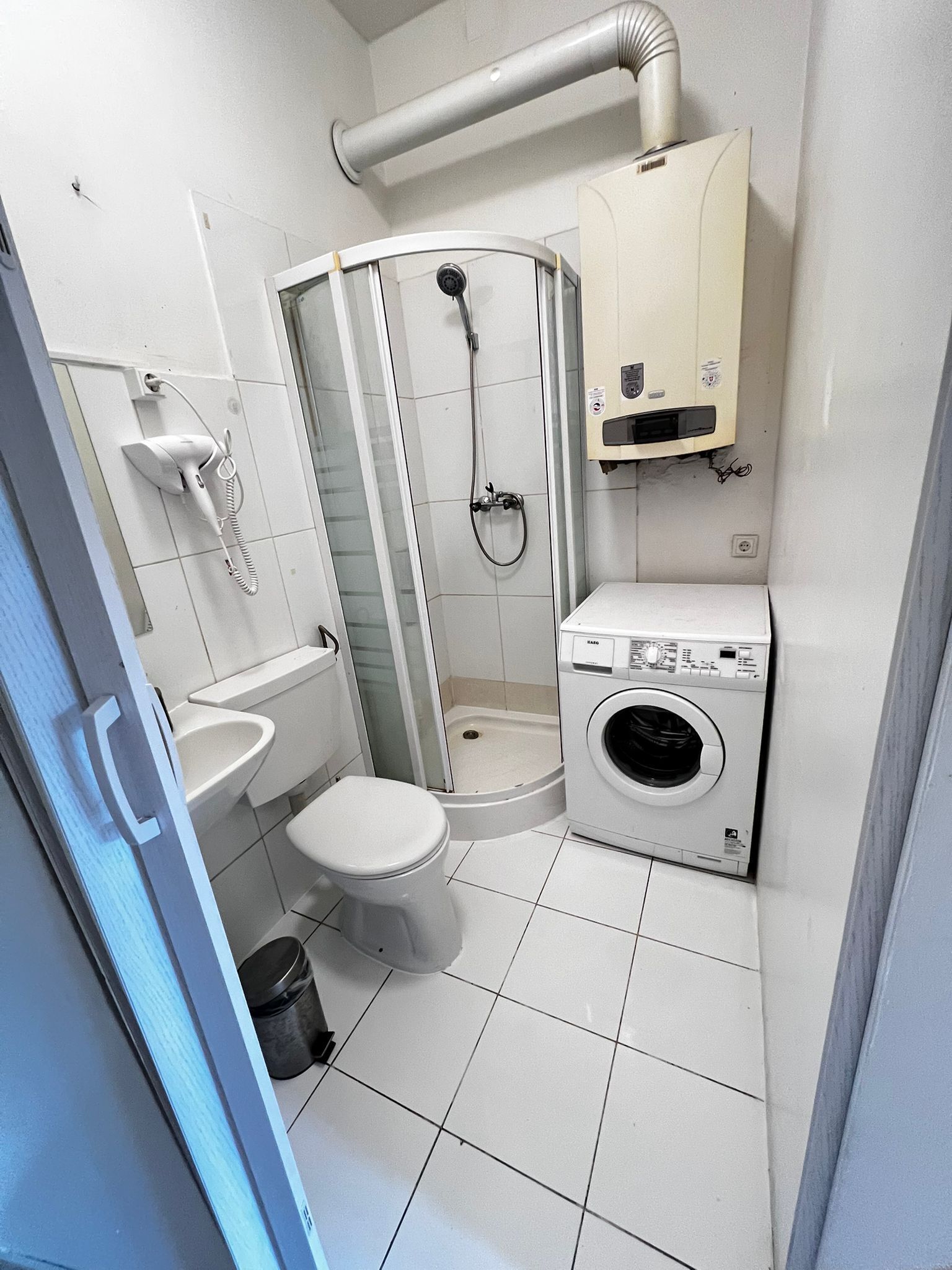 Basic-Apartment | Badezimmer | Dusche, kostenlose Toilettenartikel, Haartrockner, Handtücher