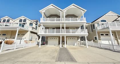Delightful 4-bedroom townhome with AC in Sea Isle City