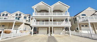 Delightful 4-bedroom townhome with AC in Sea Isle City