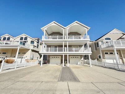 Delightful 4-bedroom townhome with AC in Sea Isle City