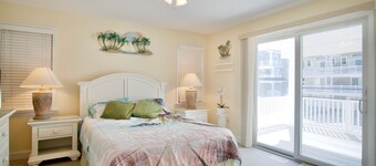 Delightful 4-bedroom townhome with AC in Sea Isle City