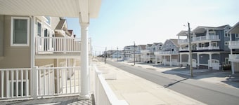 Delightful 4-bedroom townhome with AC in Sea Isle City