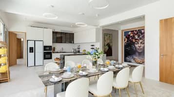 Villa de lujo, 4 habitaciones, piscina privada, vistas al mar | Restauración