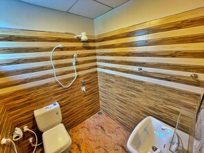 Shower, sandal, handuk, dan sabun