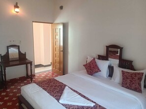 Desk, free WiFi - Theja Residency Pondicherry  (Puducherry)