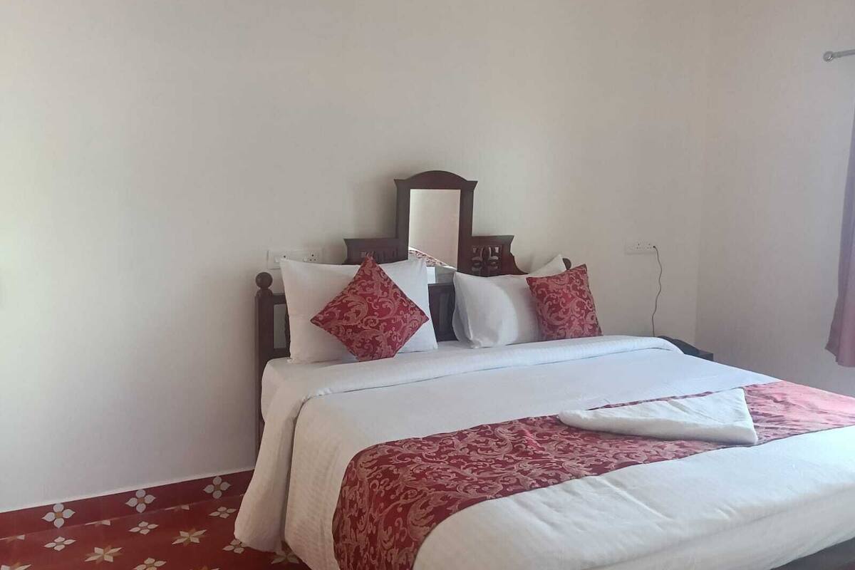 Classic Double or Twin Room | Desk, free WiFi