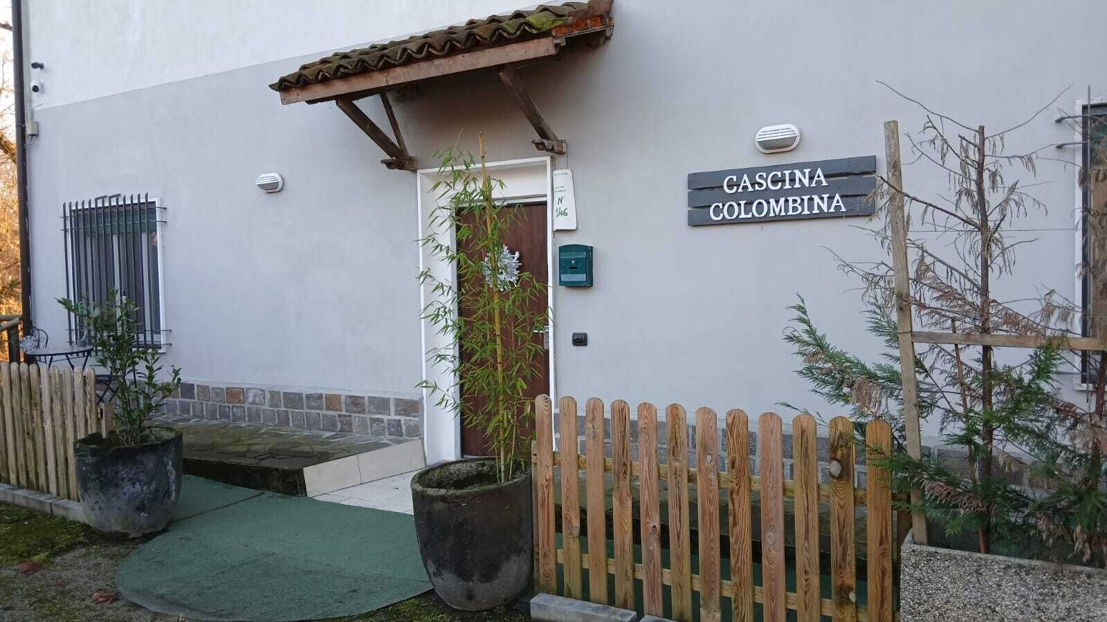 A building with a sign reading "GASCINA COLOMBIA".